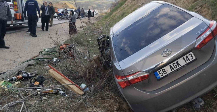 Suşehri'nde Trafik Kazası: 3 Yaralı
