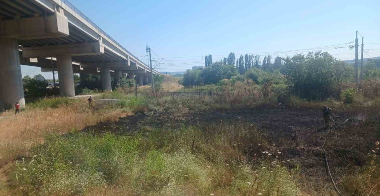 Susurluk'ta çıkan ot yangını itfaiye ekipleri tarafından söndürüldü