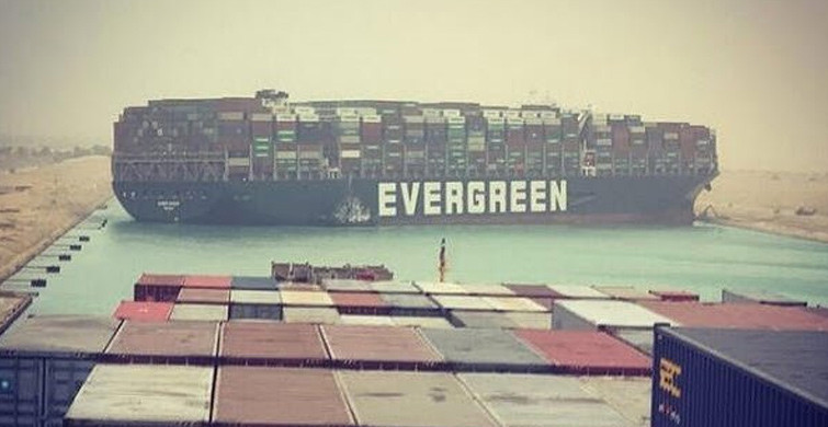 Süveyş Kanalı'nda Gemi Karaya Oturdu! Dünya Ticareti Sarsıldı
