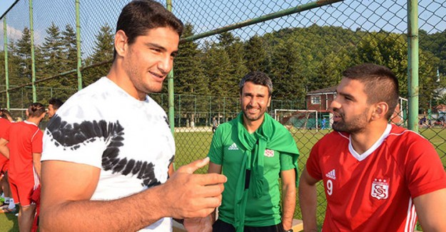 Taha Akgül: Sivasspor Şampiyon Olursa...