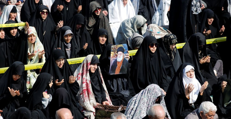 Tahran'da Cuma Namazı Sonrası ABD ve İsrail Protestosu