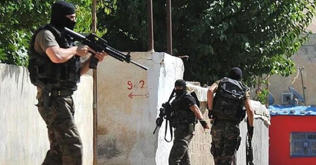 Takip Edildiklerini Anlayan PKK'lılar Polise Ateş Açtı, 2 Kadın Terörist Öldürüldü!
