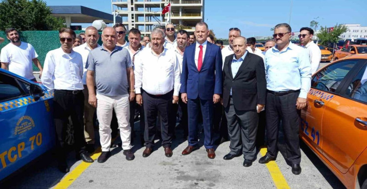Taksicilerden 15 Temmuz anısına kortej düzenlendi