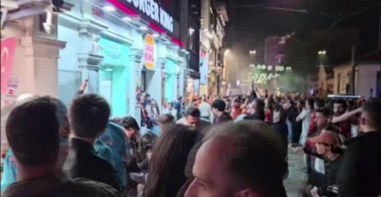 Taksim'de Galatasaray Şampiyonluk Kutlamasında Kavga