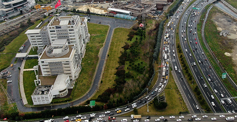 Tamamlanamayan Metro İnşaatı Trafiği Kilitledi, Kilometrelerce Kuyruk Oluştu