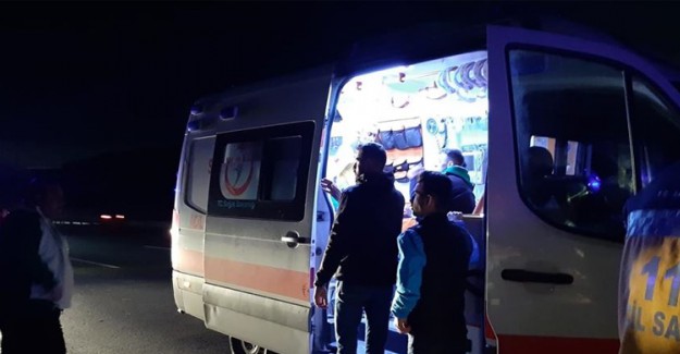Taraftar Taşıyan Minibüs Tırla Çarpıştı: 10 Yaralı