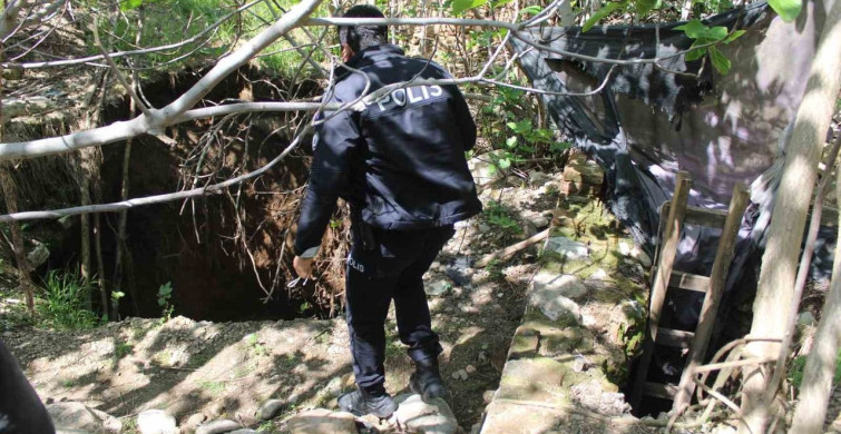 Tarihi Konağın Bahçe Duvarındaki Kaçak Kazı Ortaya Çıktı