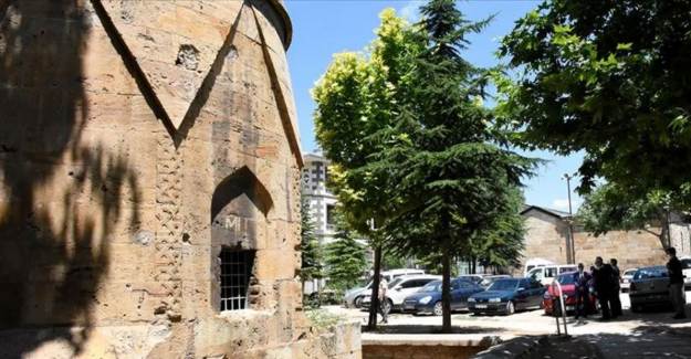 Tarihi Melikgazi Türbesi ve Lale Camisi'ne Bakım