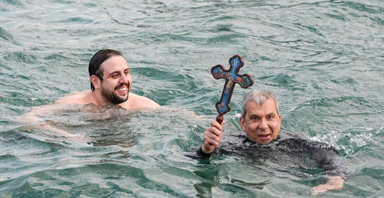 Tarihi Moda İskelesi'nde Denizden Haç Çıkarma Töreni