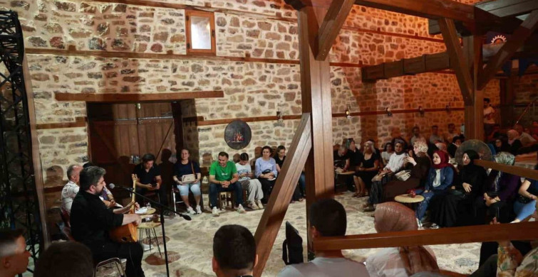 Tarihi Su Dolabı’nda Neşet Ertaş türküleri seslendirildi