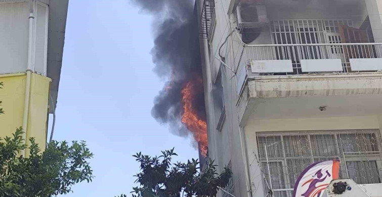 Tarsus'ta Apartman Yangını Mahallede Paniğe Neden Oldu