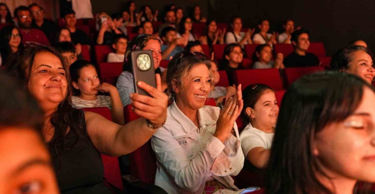 Tarsus'ta Genç Tiyatrocuların Başarılı Performansı