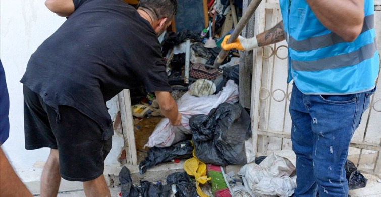 Tarsus’ta Kötü Koku İhbarı: 10 Kamyon Çöp Çıktı