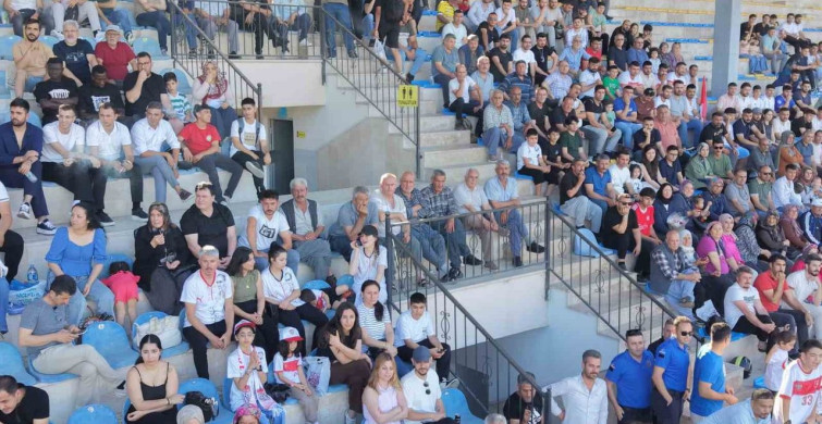 Tarsus'ta Renkli Bir Futbol Turnuvası Başladı