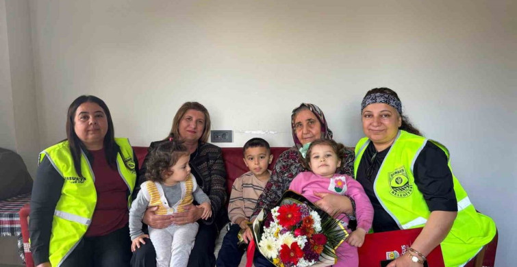 Tarsus'ta Şehit Annelerine Anneler Günü Ziyareti