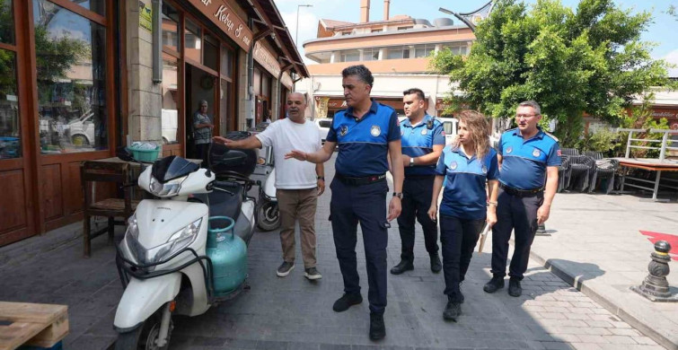 Tarsus'ta zabıtadan esnafa ortak kullanım alanı bilgilendirmesi