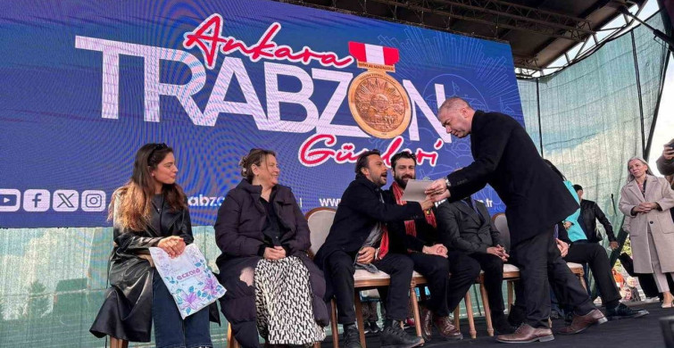 ‘Taşacak Bu Deniz’ Oyuncuları Trabzon Günleri'nde Hayranlarıyla Buluştu