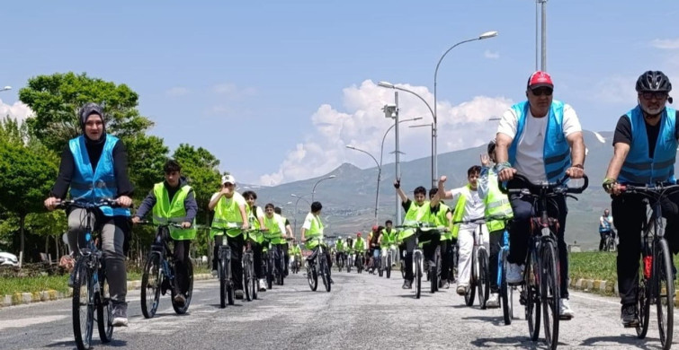 Tatvan’da pedallar sağlıklı yarınlar için çevrildi