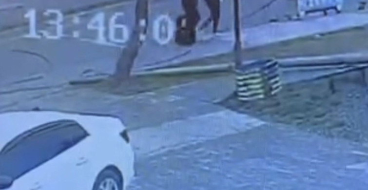 Tatvan'da Telefon Direği Devrildi, İki Kişi Korku Dolu Anlar Yaşadı