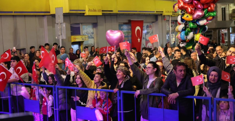 Tavas'ta 19 Mayıs Coşkusu Gençlik Konseri ile Yaşandı