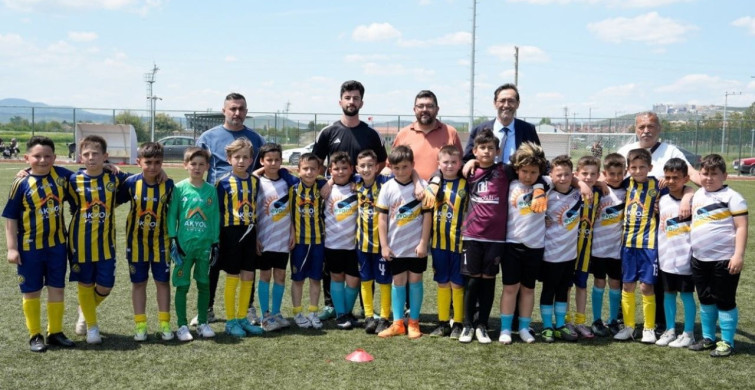 Tavşanlı'da 19 Mayıs Futbol Turnuvası Coşkuyla Gerçekleşti