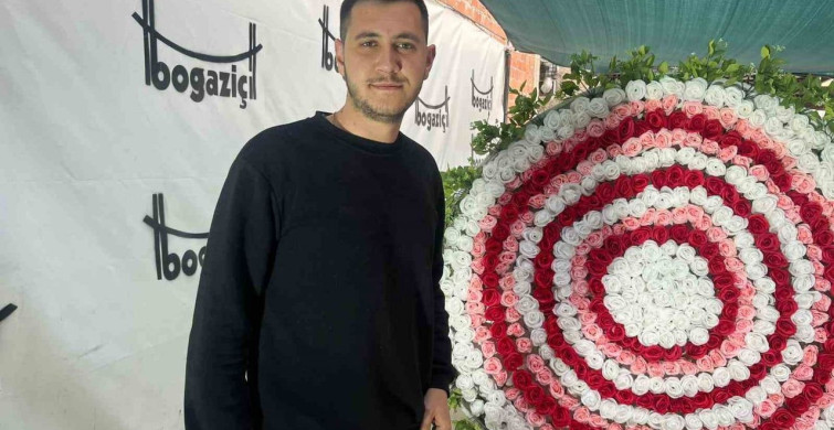 Tavşanlı'da Dev Çiçekle Evlilik Teklifi