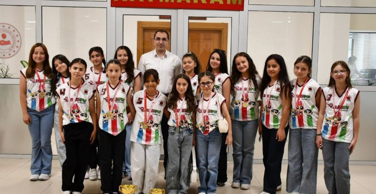 Tavşanlı'da voleybol şampiyonu kutlandı