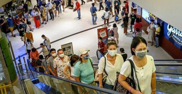 Tayland'da Alışveriş Merkezleri Tekrar Açılınca İnsanlar Akın Etti