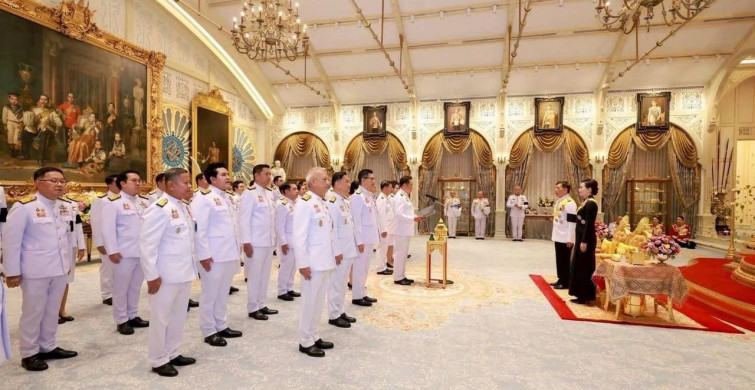 Tayland'da Yeni Hükümet Göreve Başladı