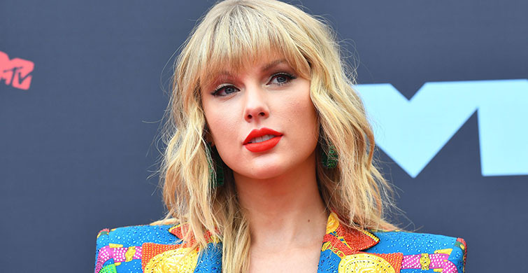 Taylor Swift'in Yeniden Kaydettiği Love Story Listede Zirve Oldu