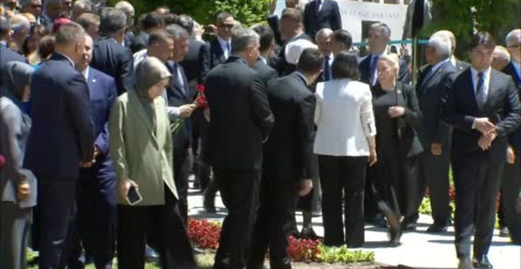 Tbmm Başkanı kurtulmuş, 15 temmuz şehitler anıtı’na karanfil bıraktı