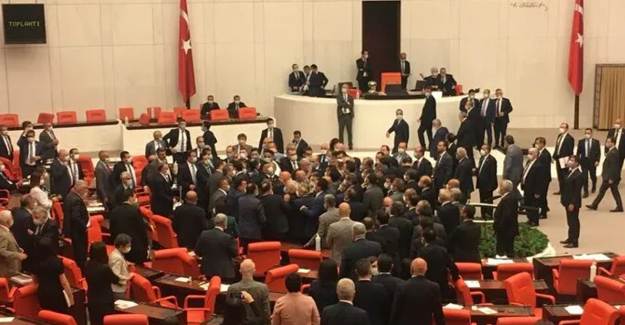 TBMM'de Yumruk Yumruğa Kavga!