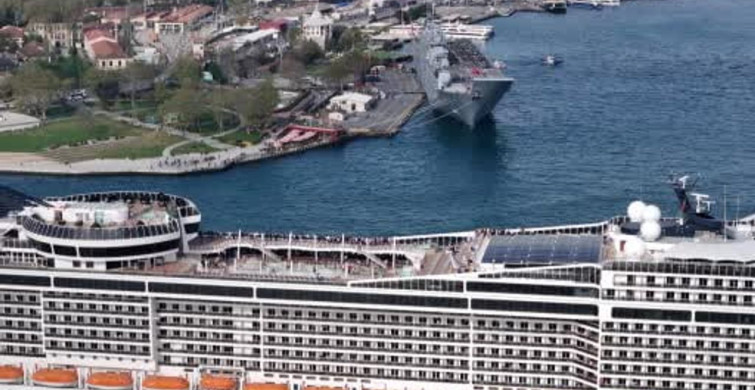 TCG Anadolu, İstanbul Boğazı'nda Turistlerin Gözdesi Oldu