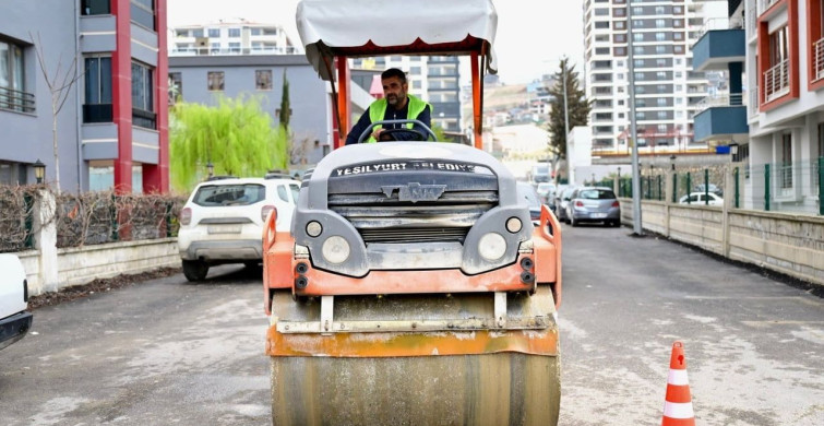 Tecde Mahallesi'ndeki Yol Yenileme Çalışmaları İncelendi