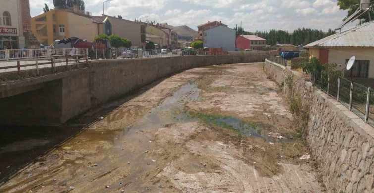 Tecer Irmağı Yağışlarla Canlandı