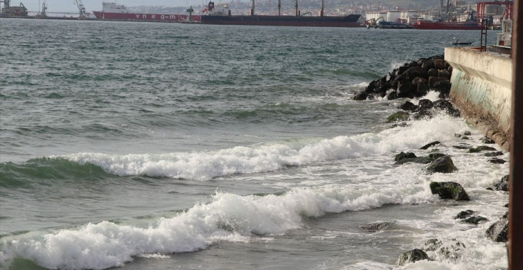 Tekirdağ Balıkçılar Lodos Nedeniyle Limanda Bekliyor