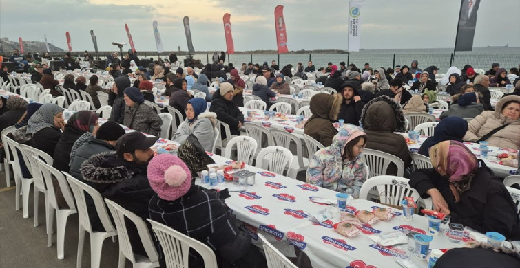 Tekirdağ'da 8 Bin Kişilik İftar Sofrası