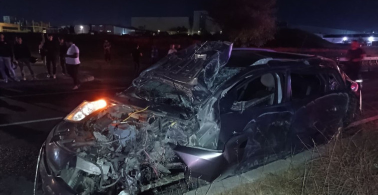 Tekirdağ'da Aydınlatma Direğine Çarpan Otomobilde Trajik Kaza