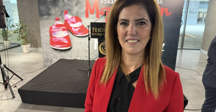 Tekirdağ'da Down Sendromlu Fotoğrafçının 'Masumiyetin Kırmızısı' Sergisi Açıldı