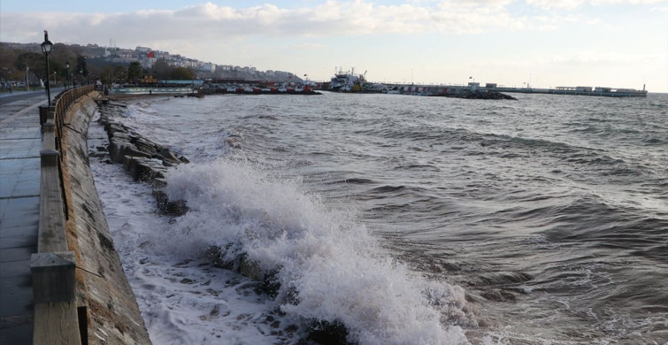 Tekirdağ'da Lodos Deniz Ulaşımını Aksatıyor