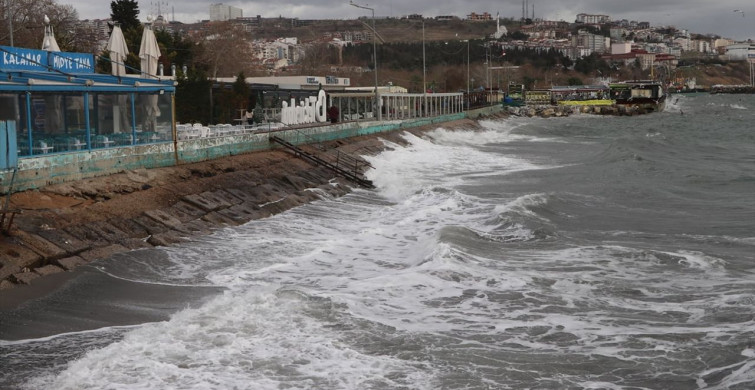 Tekirdağ'da Lodos Deniz Ulaşımını Aksatıyor