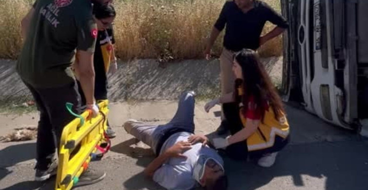 Tekirdağ'da moloz yüklü kamyon devrildi, şoför yaralandı