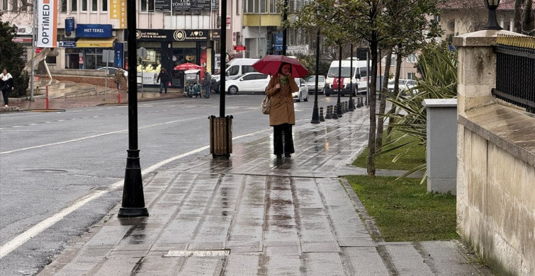 Tekirdağ'da Sağanak Yağış Hayatı Olumsuz Etkiliyor