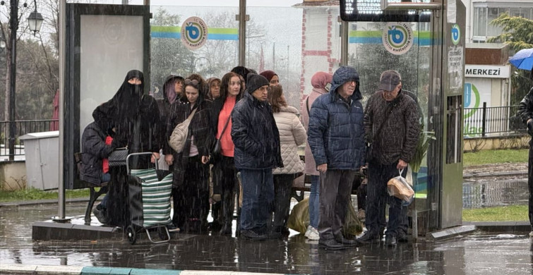 Tekirdağ'da Sağanak Yağış Hayatı Olumsuz Etkiliyor
