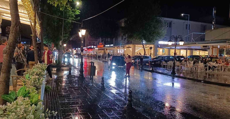 Tekirdağ'da Şiddetli Sağanak Yağış Hayatı Olumsuz Etkiledi