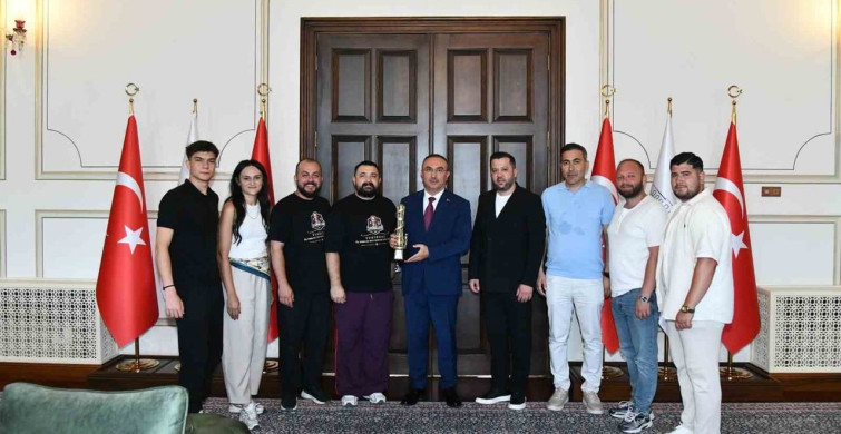 Tekirdağlı halk oyunları ekibi Türkiye şampiyonu oldu