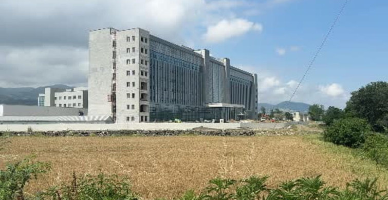 Tekkeköy ilçesinde hastane inşaatında işçi 18 metre yükseklikten düştü
