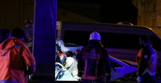 TEM Otoyolunda Otomobil Bariyerlere Çarptı! 1 Kişi Öldü