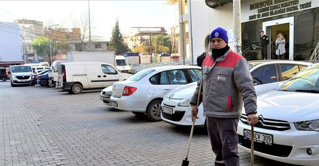 Temizlik İşçisi Bulduğu Para Dolu Cüzdanı Teslim Etti