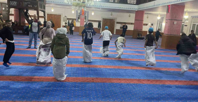 Tepebaşı Müftülüğü'nden 'Ailecek Camideyiz' Etkinliği
